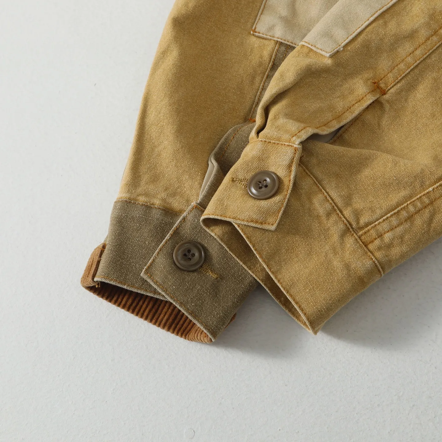 P490 #R12 Ralph Lauren Ralph Lauren Barn style heavy-duty washed distressed vintage jacket, same style for men and women POLO Ralph Lauren 25th Spring New Casual splicing versatile jacket WMPOOTWN top is light and soft to wear, which is also the Barn style that is very popular recently. The version is very correct, comfortable to wear and has a sense of style at the same time. The splicing details are also very delicate. The 100% pure cotton has just the right hardness and is not that stiff!! It is a very outstanding piece, and the texture and fit can be seen immediately on the upper body. This collection is fantastic, both in design and fabric.  Retro and Timeless Color: Khaki Size: M-XXL M: Bust 120 Length 72 Sleeve Length 62 Shoulder Width 49 L: Bust 124 Length 74 Sleeve Length 63 Shoulder Width 50